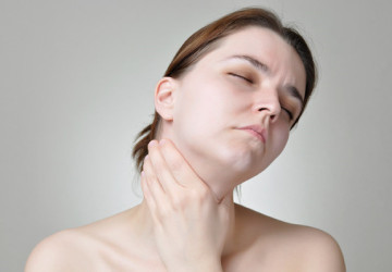 Triệu chứng miệng khô đắng & những gì bạn nên biết
